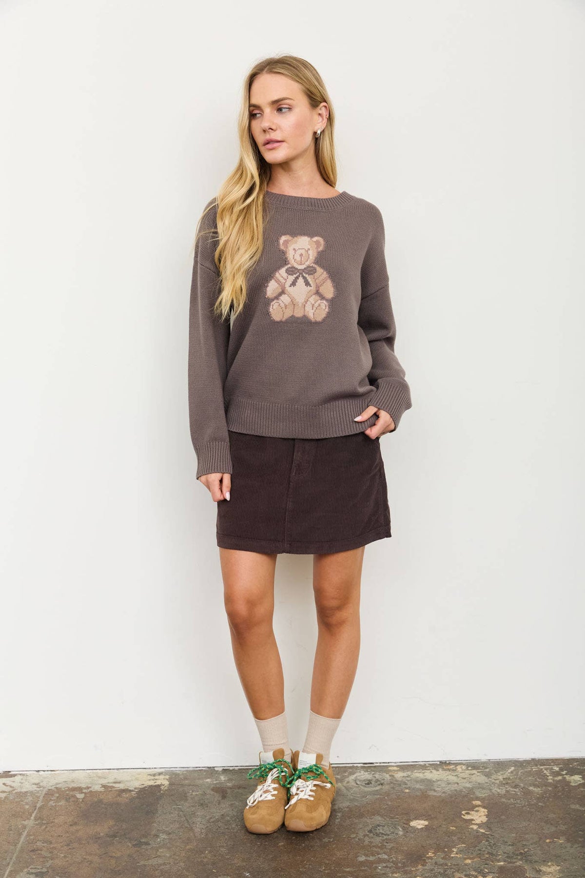 TEDDY JACQUARD CREW NECK KNIT PULLOVER SWEATER: CHARCOAL