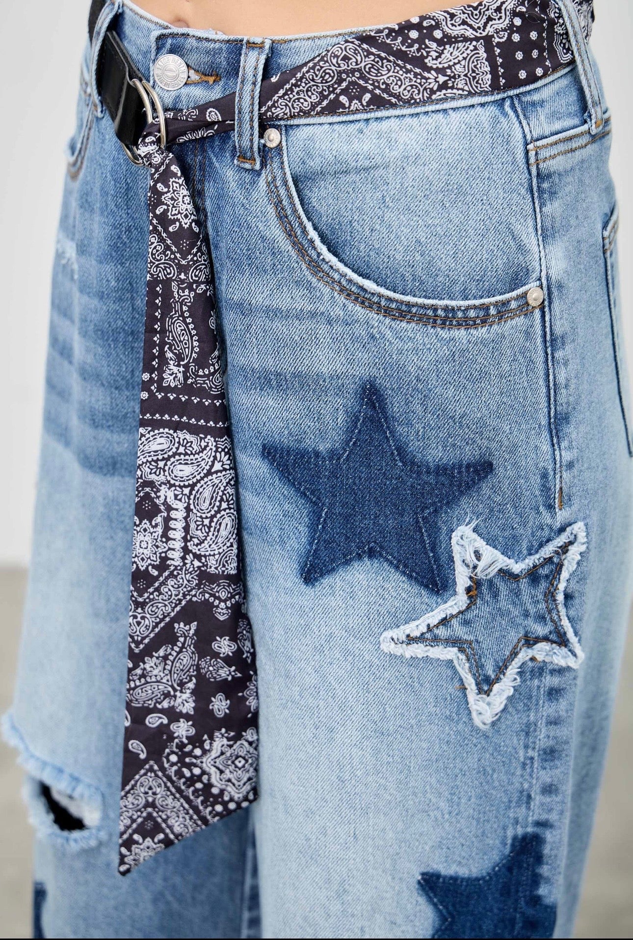 Star Patch Barrel Jeans