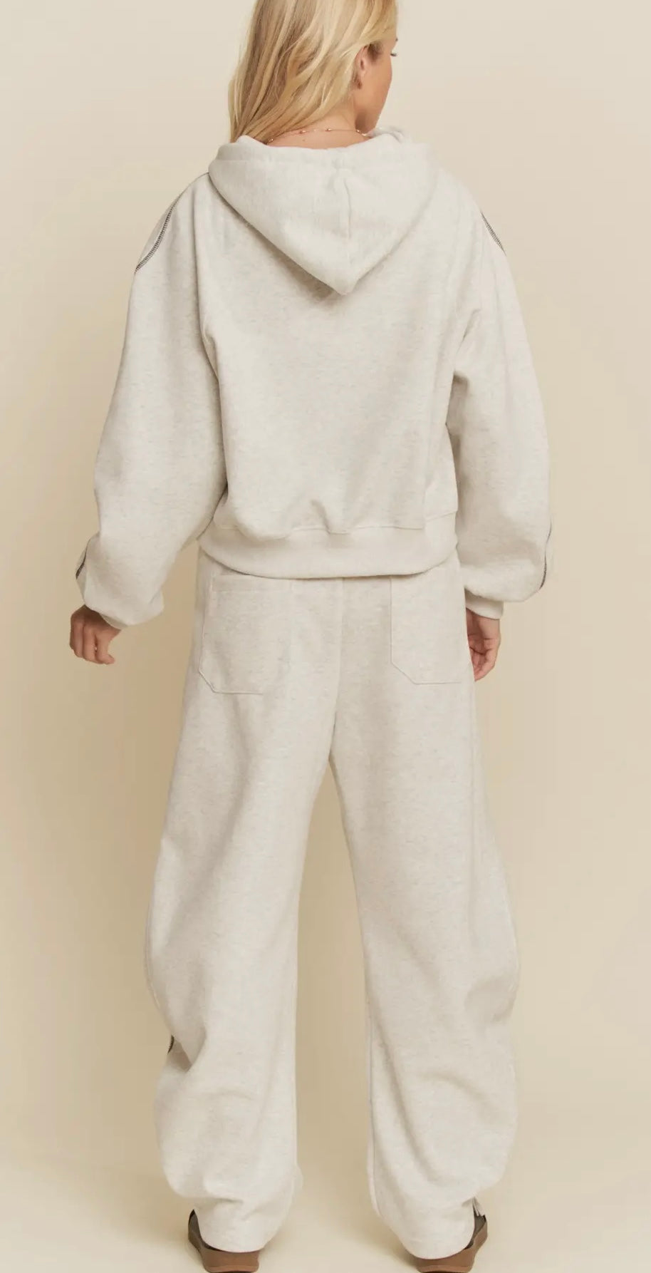 Wide Leg Relaxed Sweat Pants W/Curved Seam Details-Heather Gray